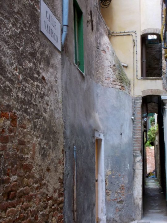 Calle-Varisco-in-Venice-photo-by-Margie-Miklas