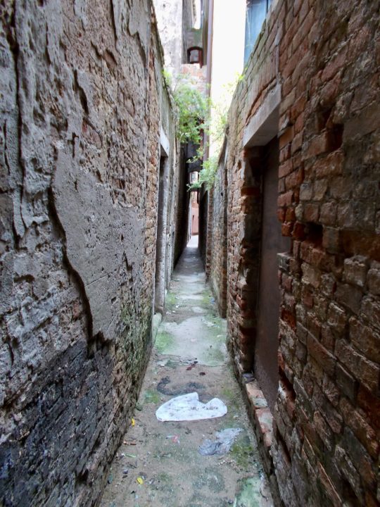 Calle-Varisco-in-Venice-photo-by-Margie-Miklas